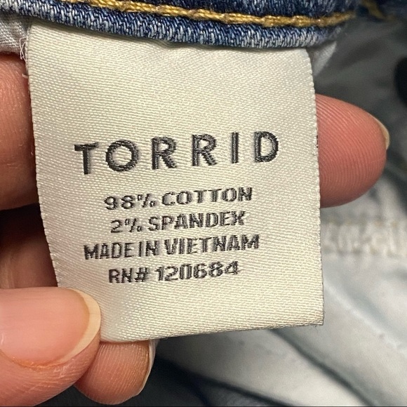 Torrid Blue Jean Mid Rise shorts Size 24 - Picture 7 of 9